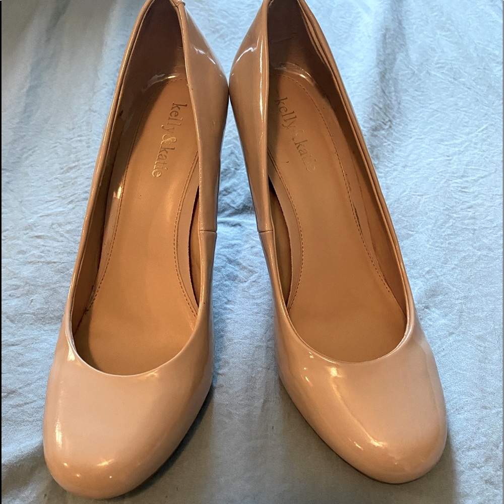 Kelly& Kate nude heels